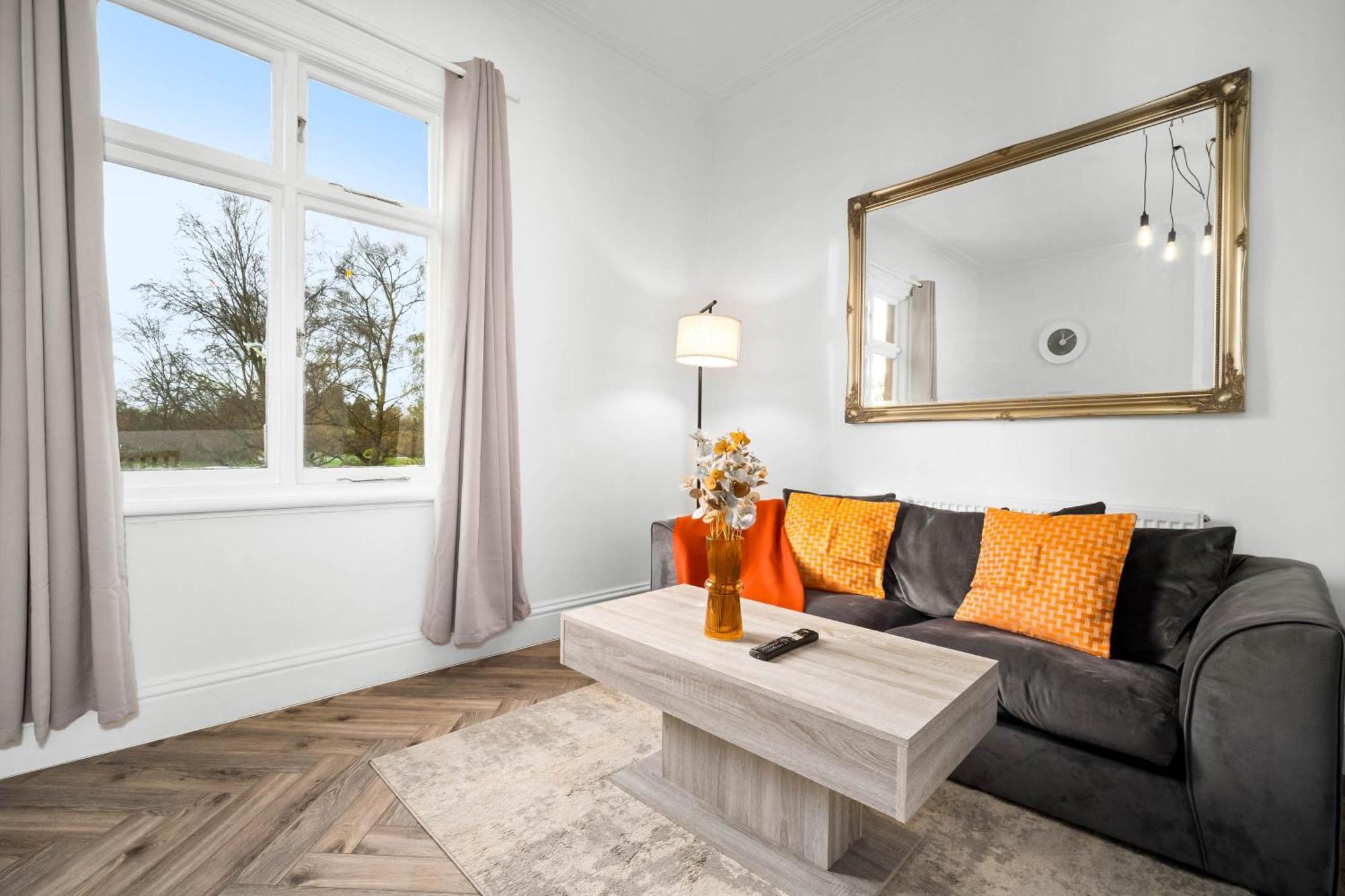 Luxury Apartment - Wolverhampton - Netflix - Smart Tv - Fast Wifi - 7Apc Ngoại thất bức ảnh